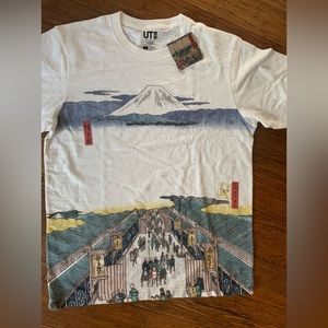 T-shirts brand new Uniqlo size S